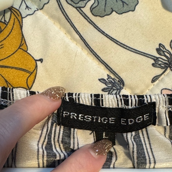 Chic Striped Off-Shoulder Blouse with Lace - Picture 4 of 5